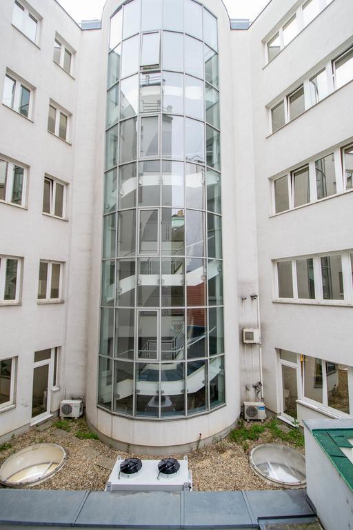 Reflection 2Bdr Apartment By Ruterra Prague Exterior photo